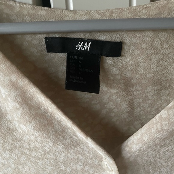 H&M Neutral Blouse - US 6 - Picture 3 of 3